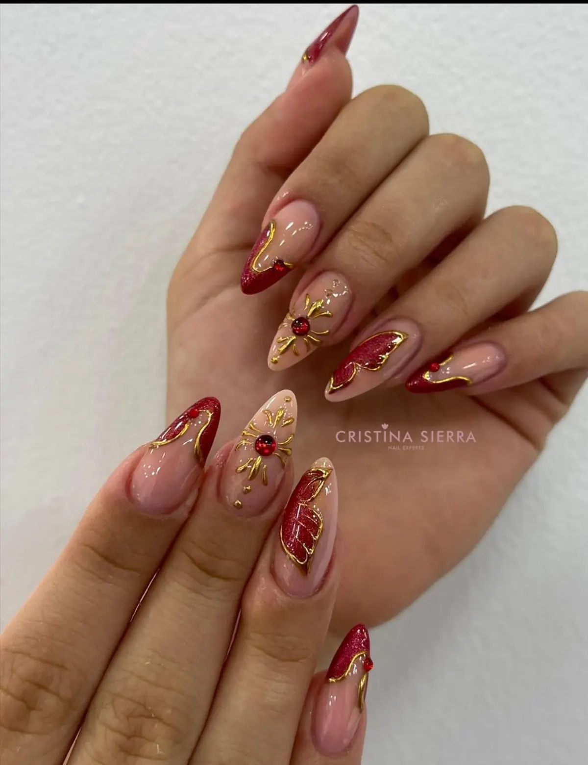 کاشت ناخن قرمز شیک