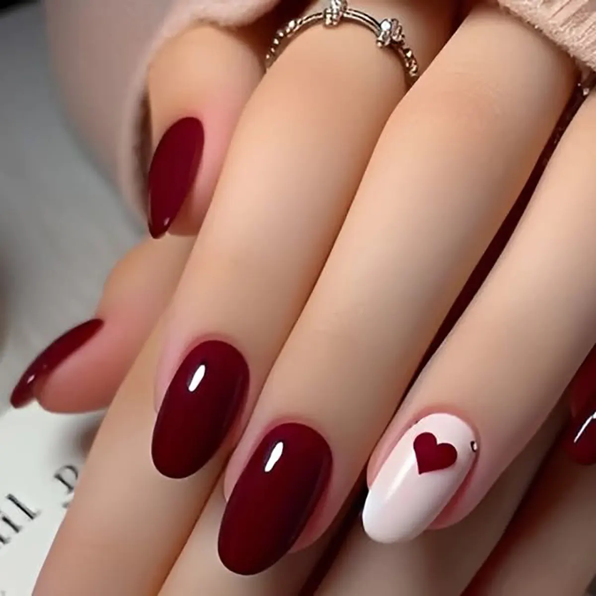 ناخن قلبی قرمز 