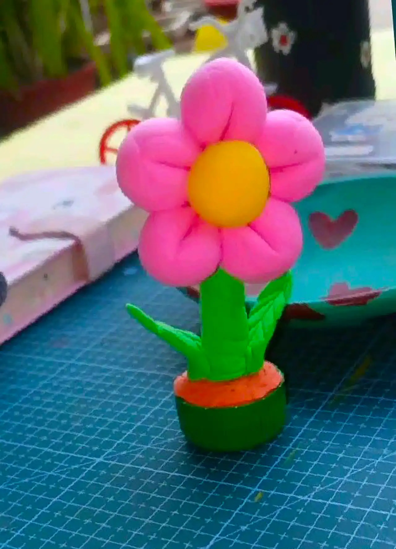 گلدان گل خمیری