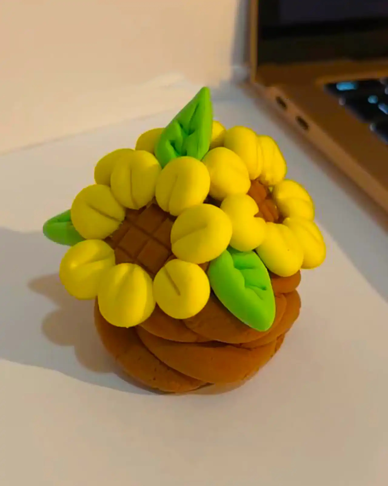 گلدان گل خمیری