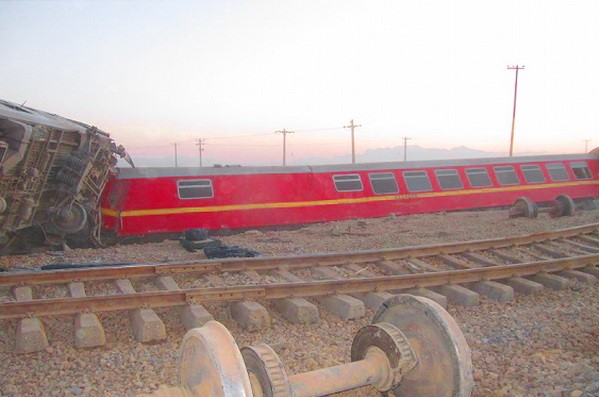 خارج شدن قطار از ریل طبس به یزد
