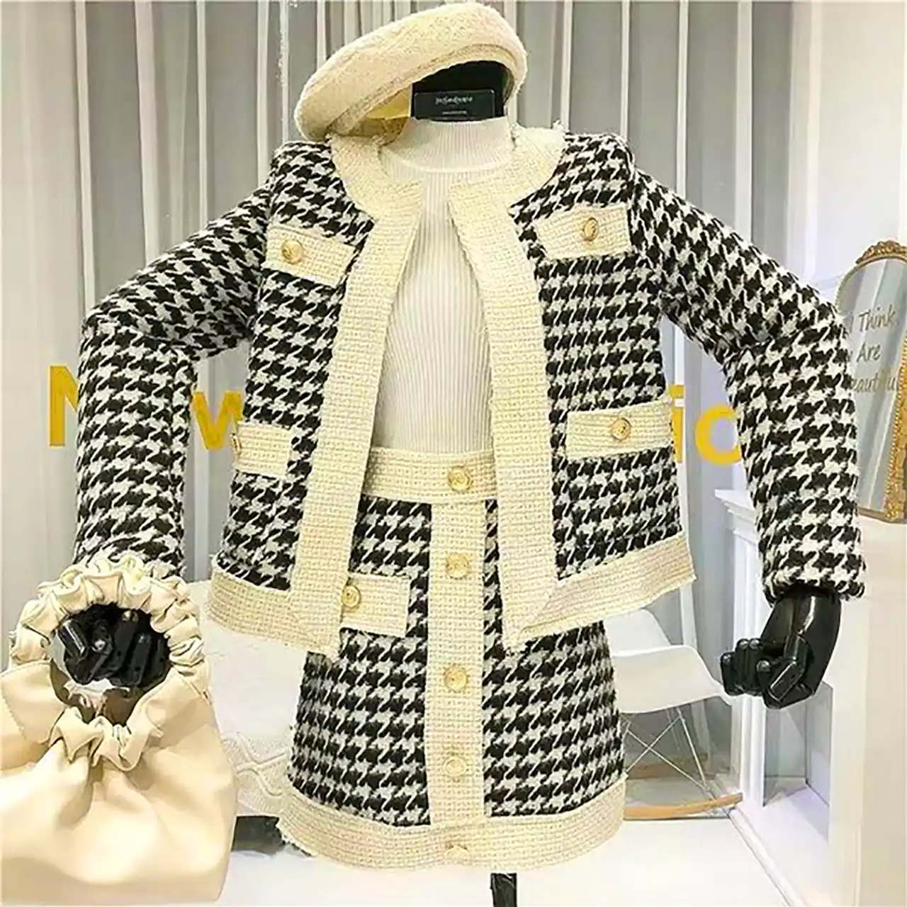 بلوز و دامن سفید مشکی زنانه