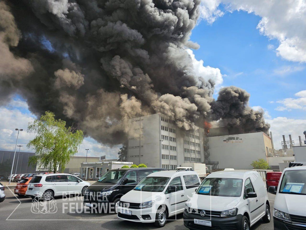 اولین تصاویر از آتش‌سوزی در کارخانه صنایع نظامی دیل + فیلم