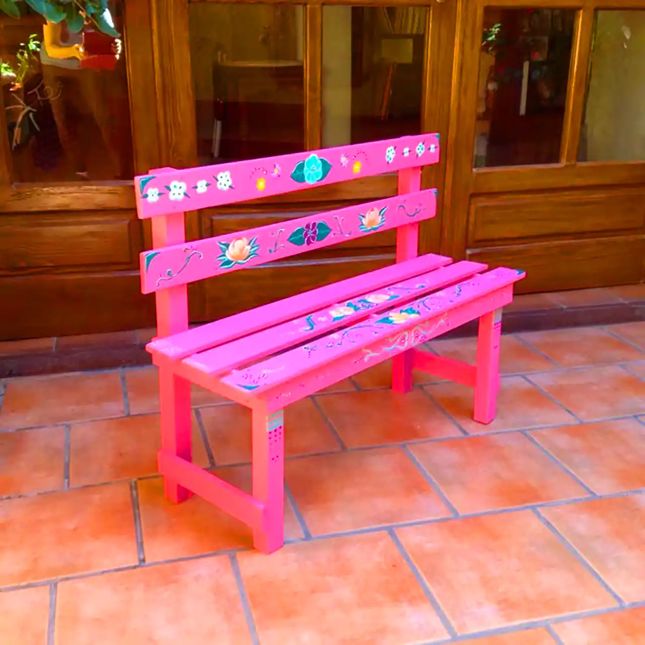 نیمکت چوبی نقاشی شده