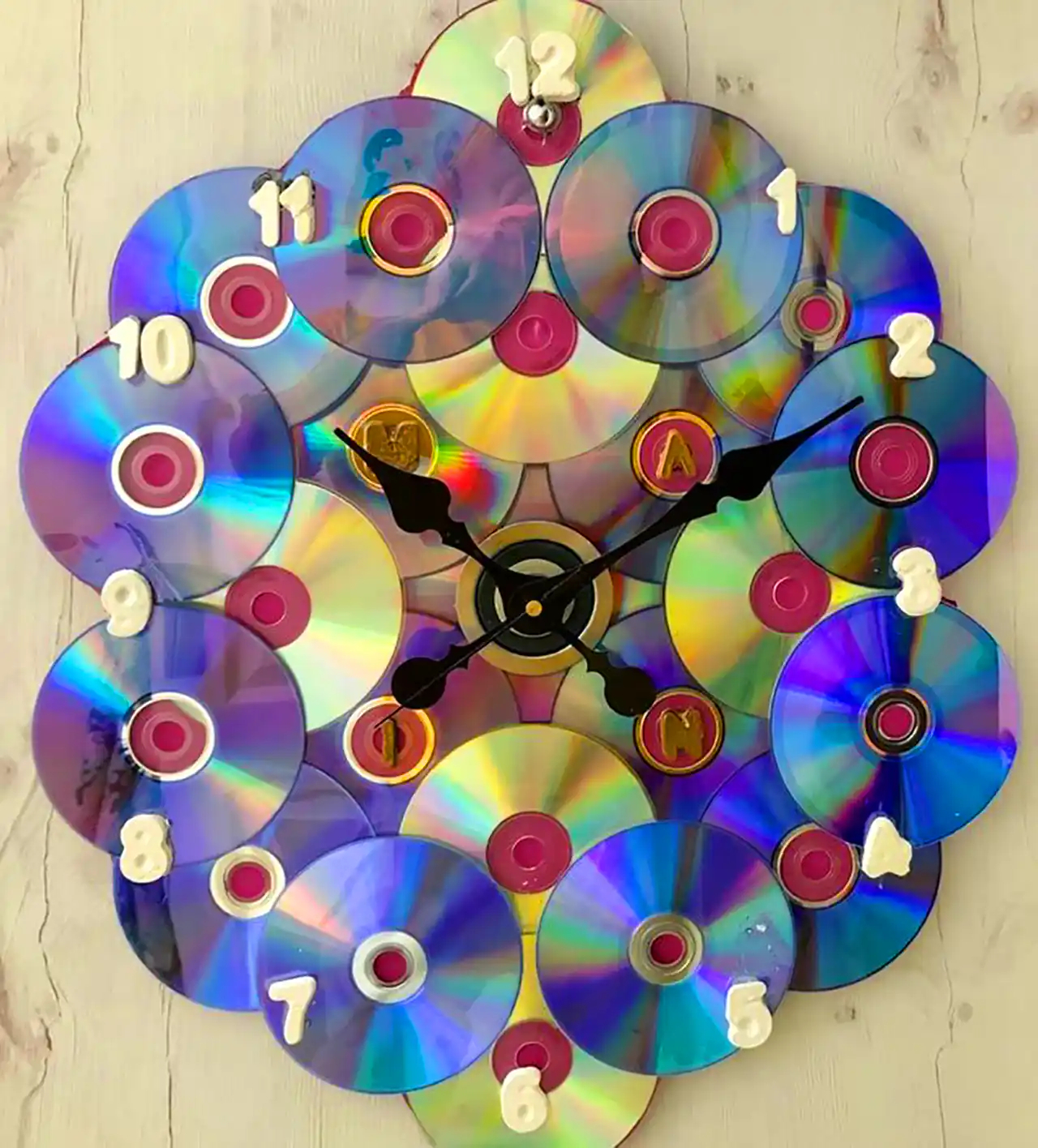 دکور با سی دی های قدیمی