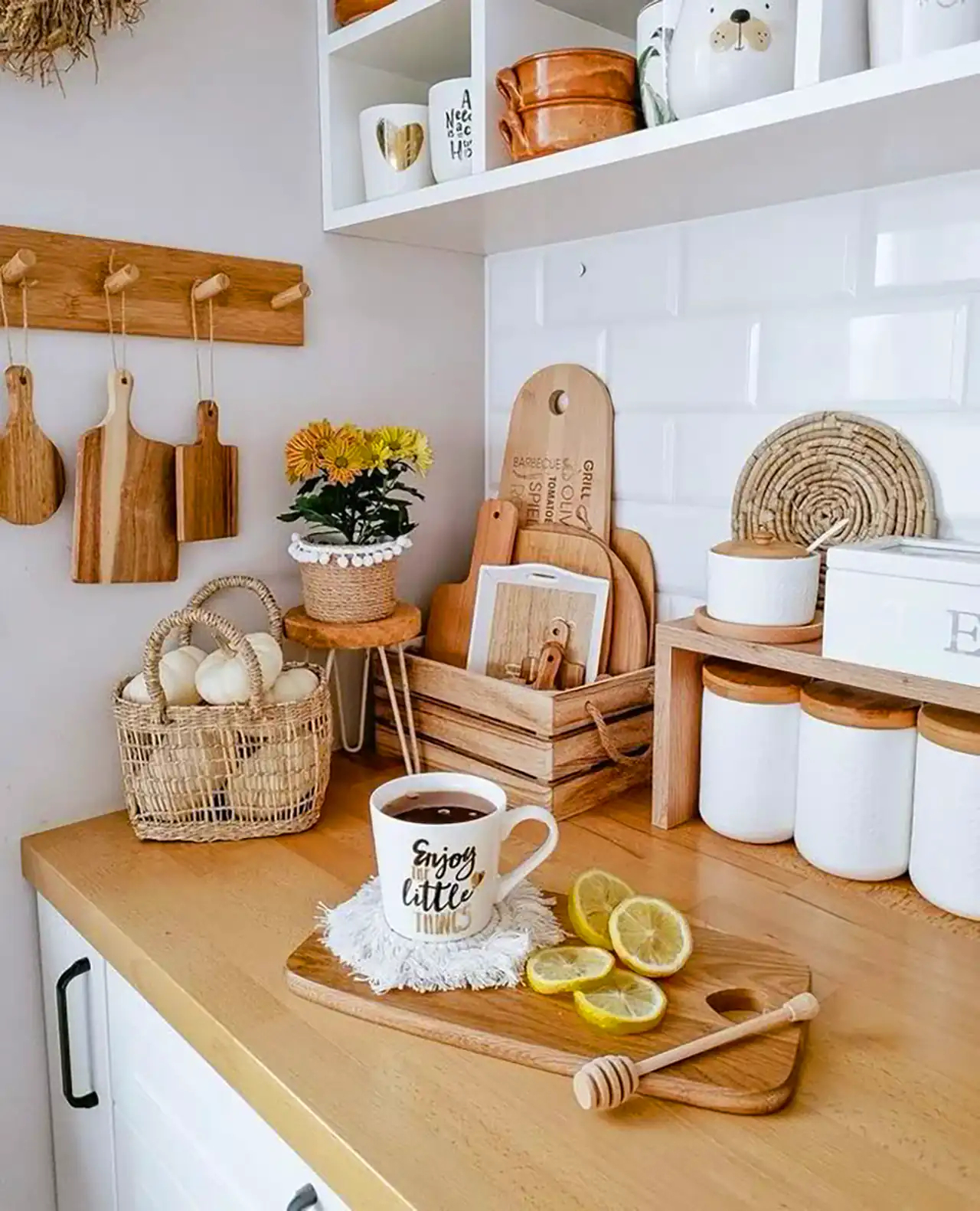 چیدن کنار گاز آشپزخانه