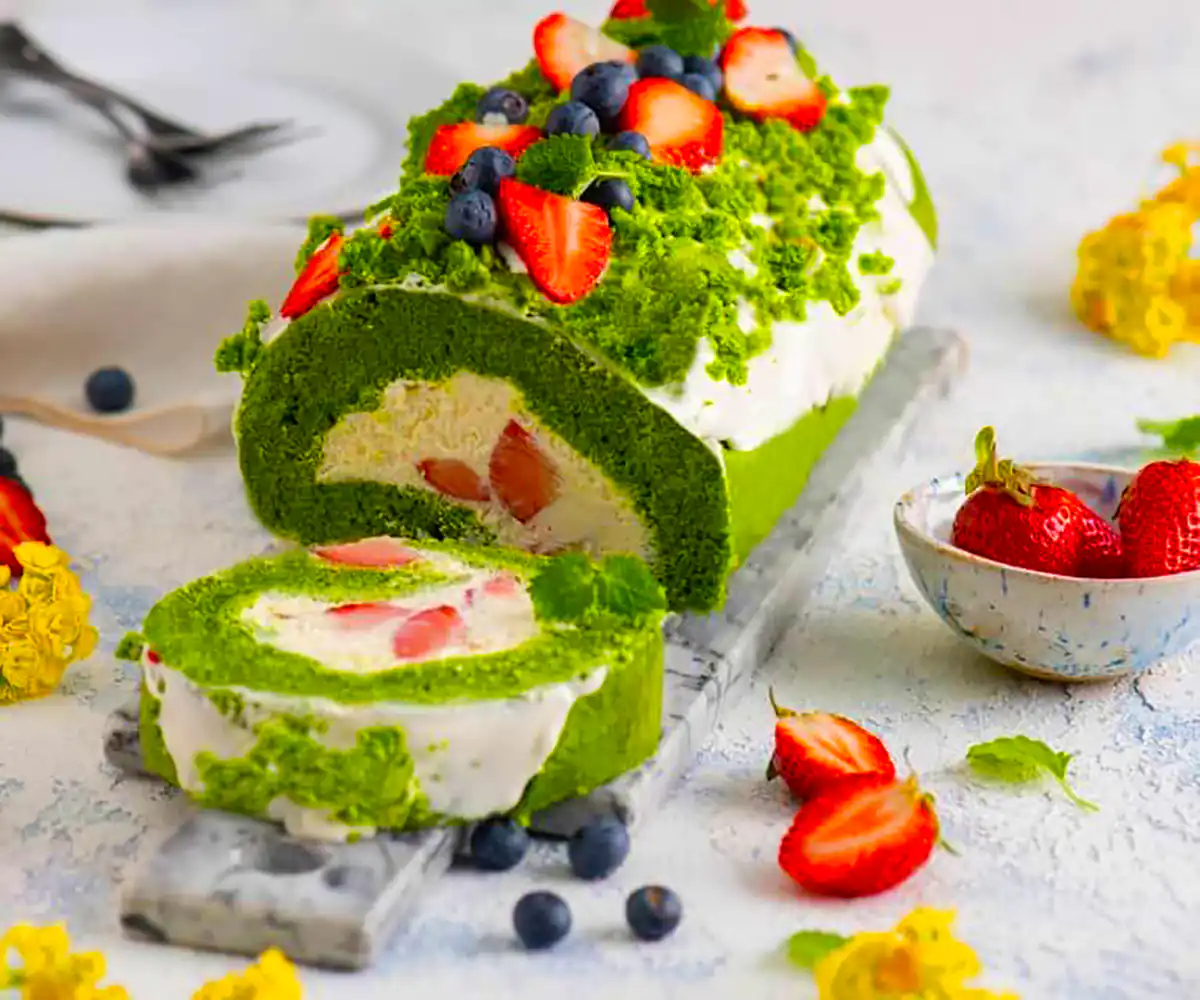 دسر رولی ماچا با گاناش رنگی