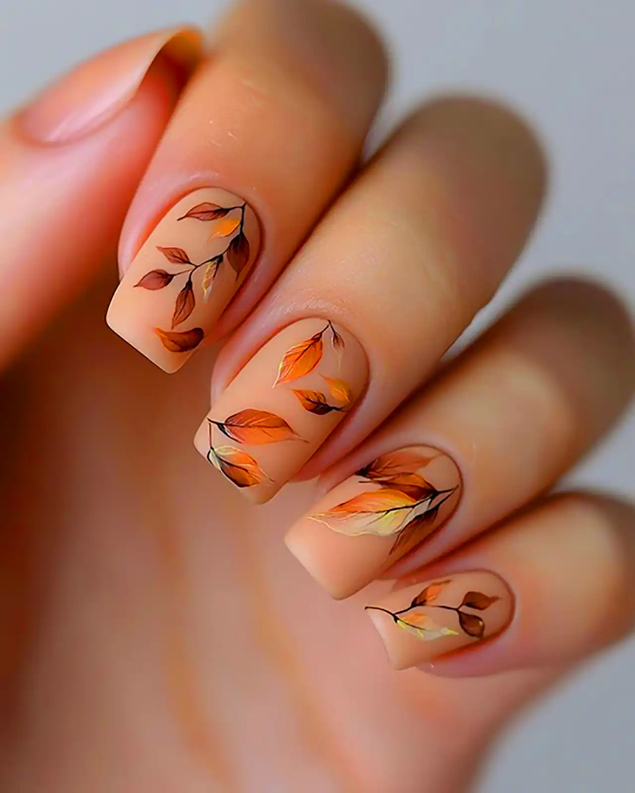 طرح ناخن مینیمال پاییزی