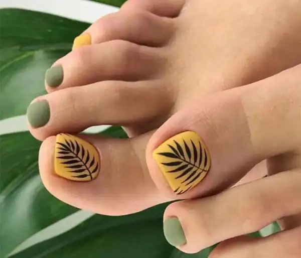 طراحی ناخن پاییزی پا