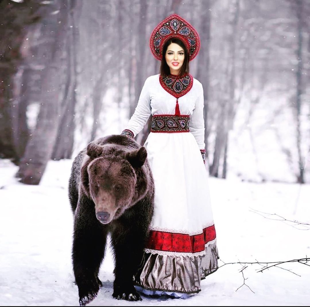 لیلا اوتادی با خرس