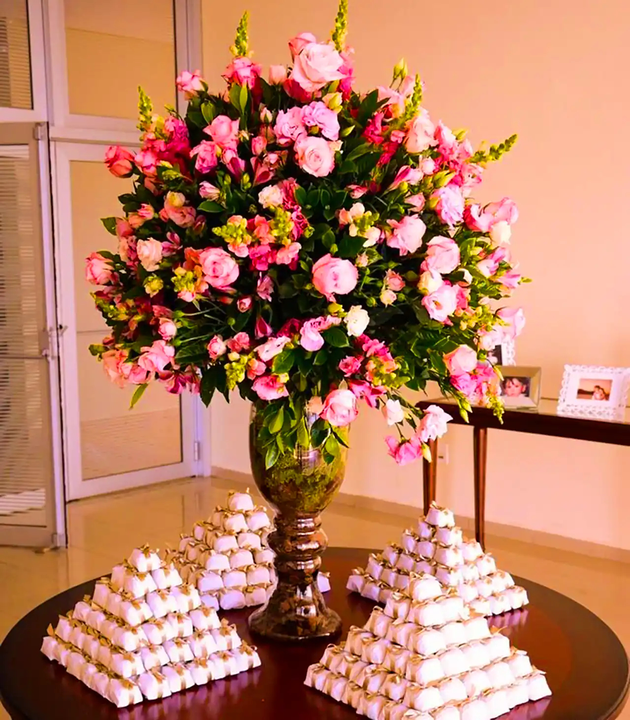 چیدمان میز برای گیفت عروسی 