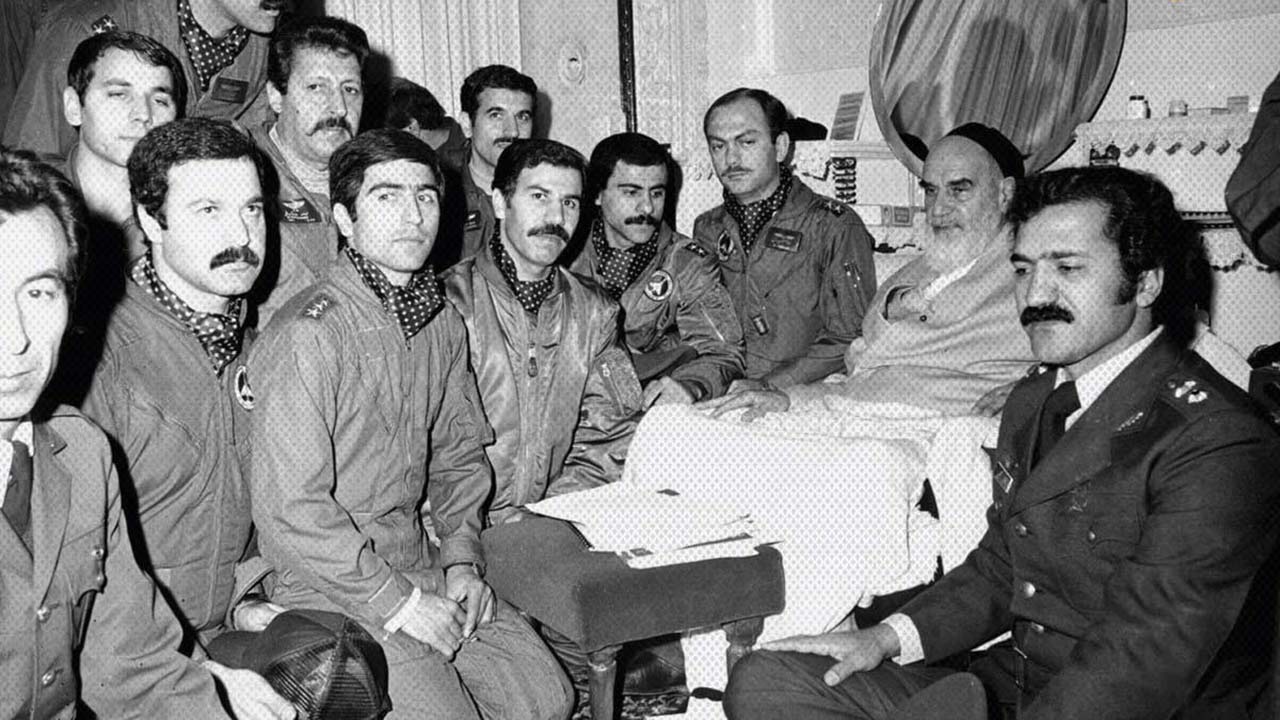 فرماندهان و خلبانان و اعضای نیروی هوایی ارتش جمهوری اسلامی ایران که در عملیات معروف اچ 3 - عملیات « اچ ۳ » - شرکت داشتند به دیدار امام خمینی رفتند