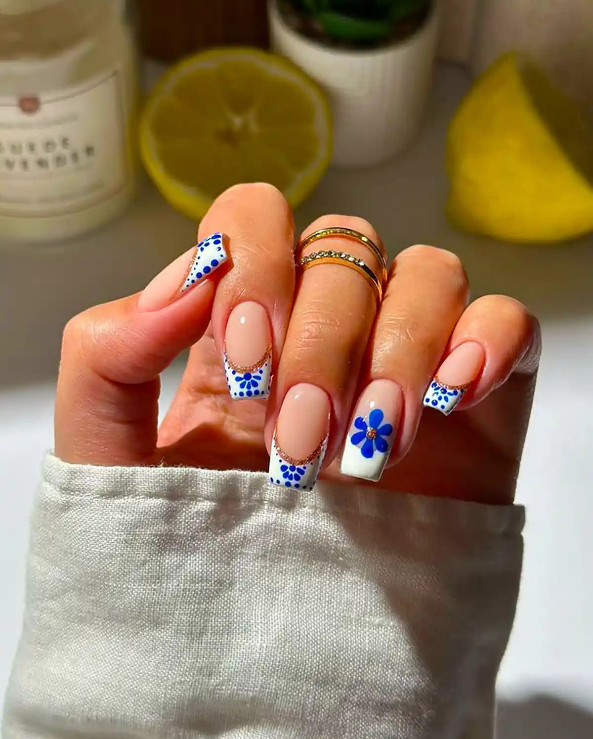 طراحی گل روی ناخن