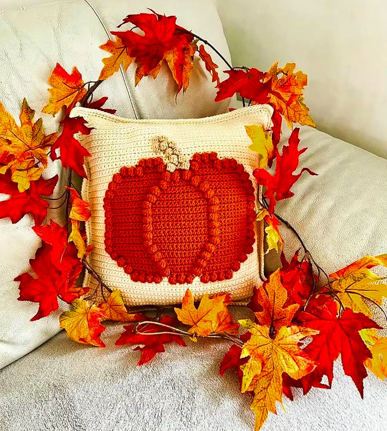 کوسن بافتنی طرح کدو تنبل