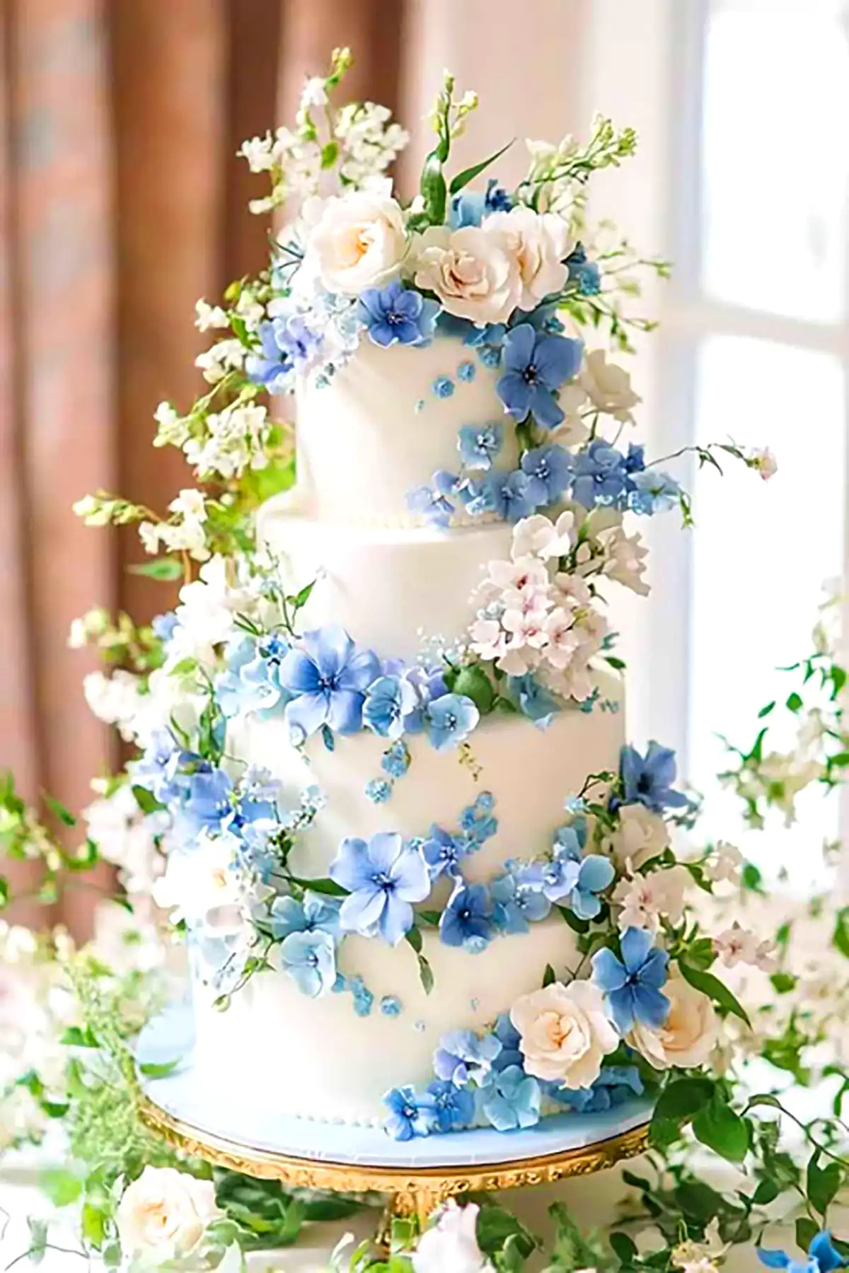 کیک چند طبقه گلدار آبی