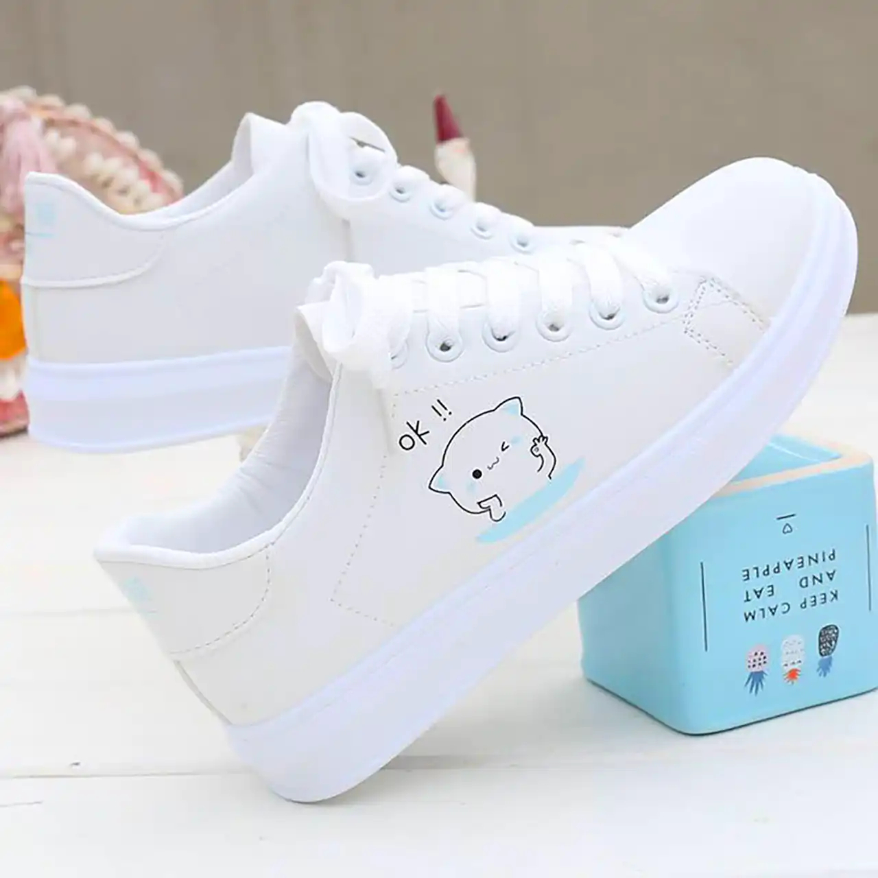 کتونی سفید دخترانه زیبا