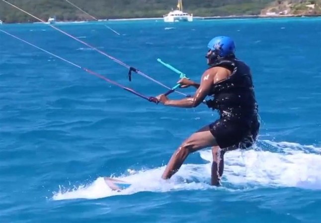 باراک اوباما در حال اسکی بازی روی آب