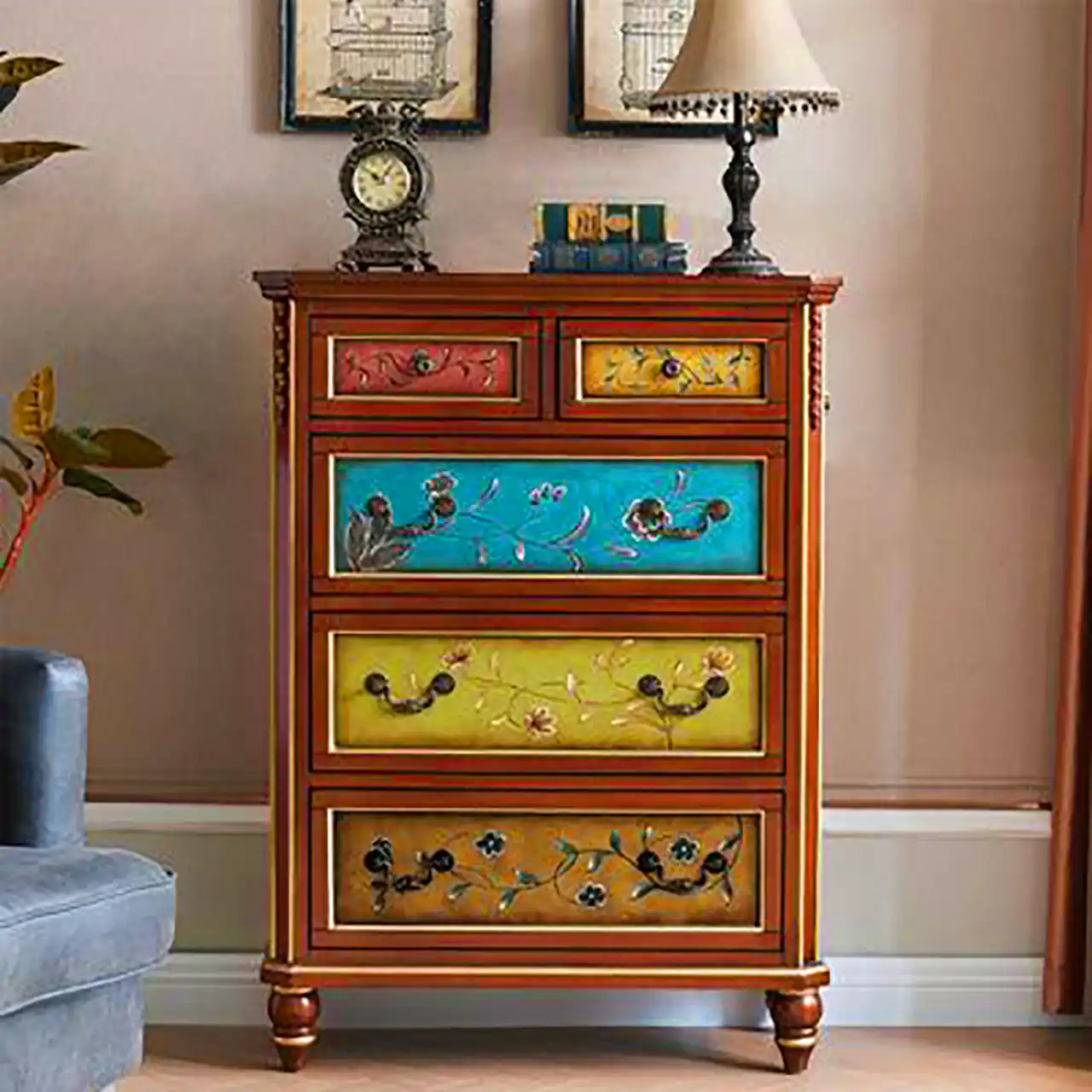 کمد چوبی با طرح چهل تکه