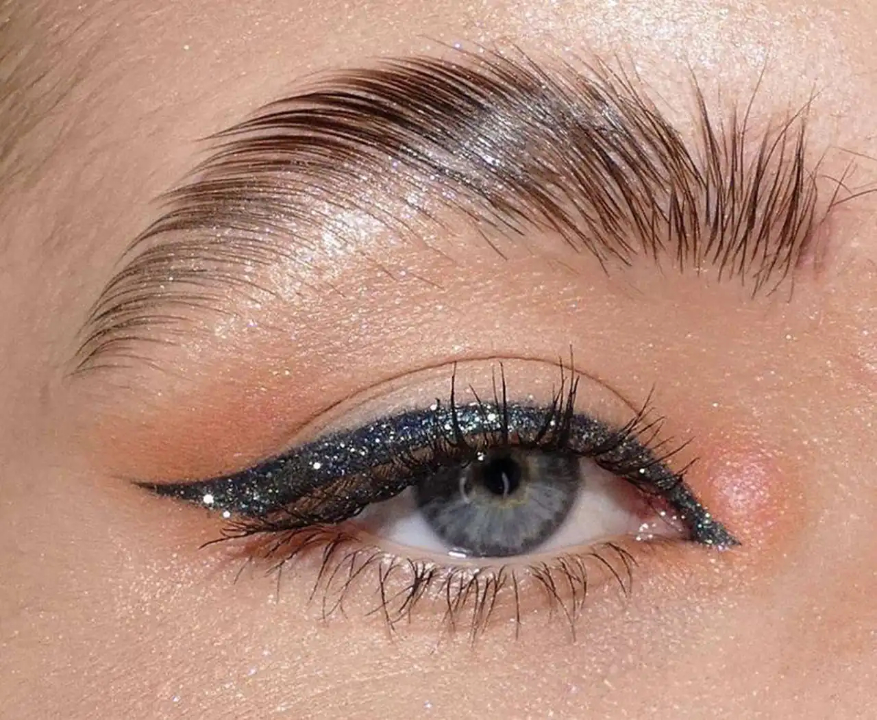 مدل خط چشم اکلیلی + زیباترین مدل های خط چشم اکلیلی ترند امسال