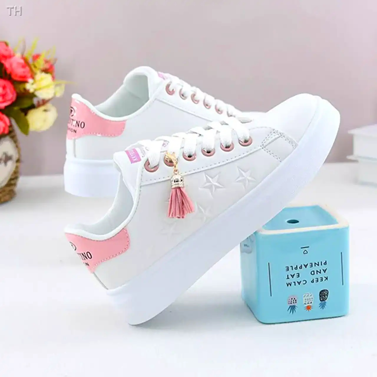 کتونی سفید دخترانه زیبا