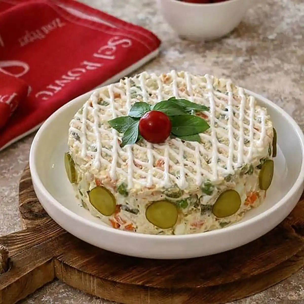 تزیین سالاد الویه ساده و شیک تزیین سالاد الویه با هویج و خیارشور تزیین سالاد الویه با گوجه و خیارشور تزیین سالاد الویه با گوجه گیلاسی تزیین سالاد الویه تک نفره تزیین سالاد الویه با نان تست 
