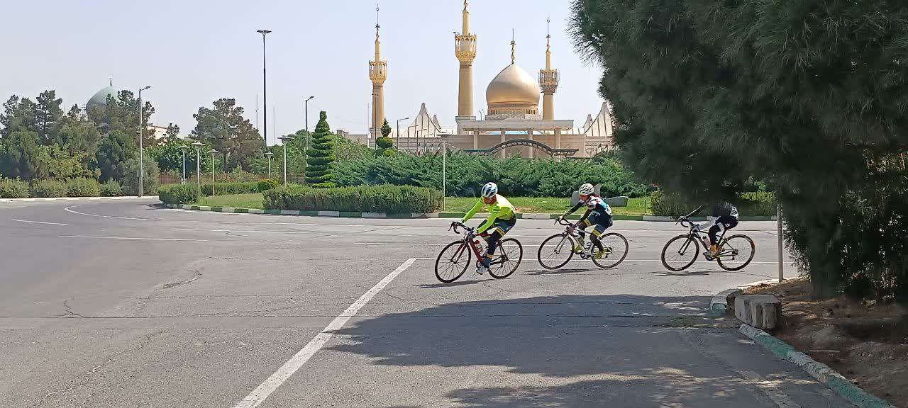 مسابقات قهرمانی دوچرخه سواری کشور در رشته بانوان  در حرم امام