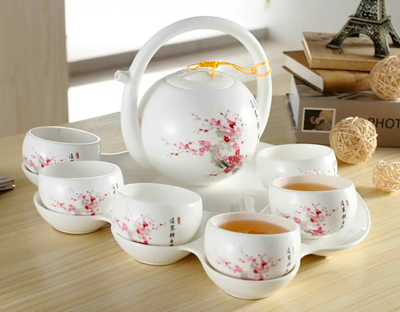 قوری و فنجان چینی شیک