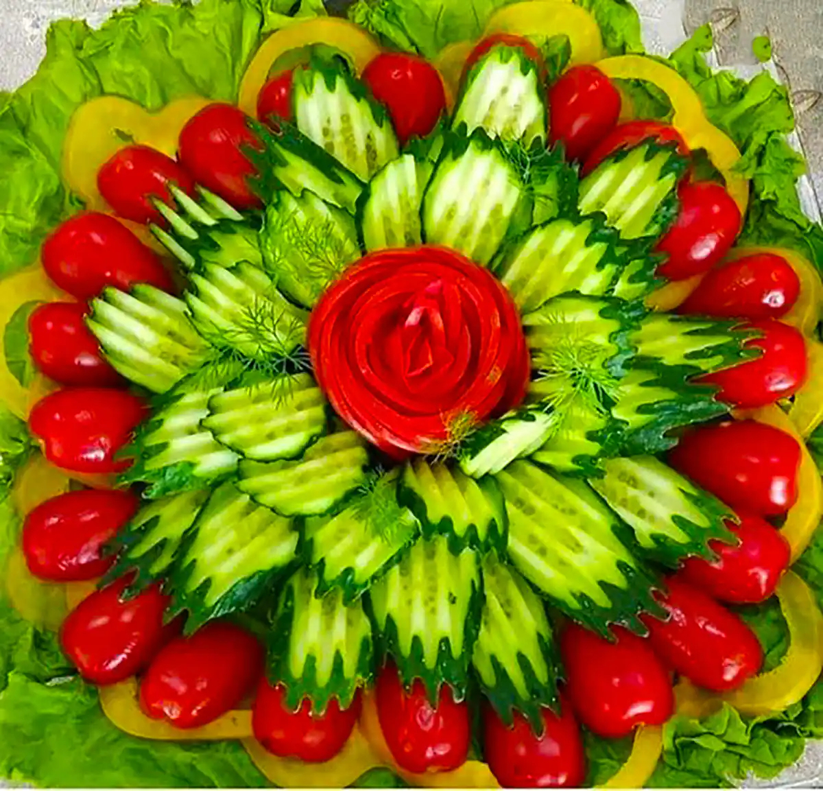 دیزاین سالاد خیار گوجه