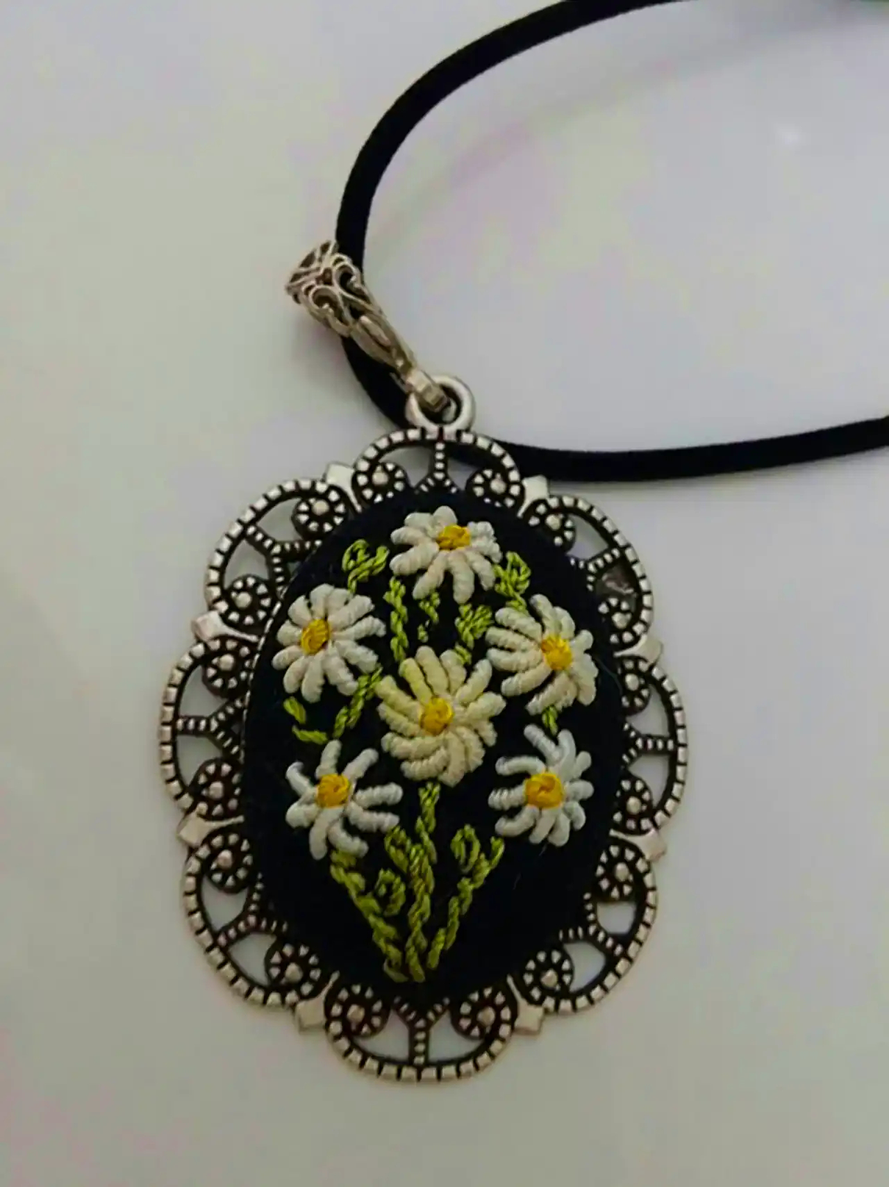 گردنبند گلدوزی شده شیک