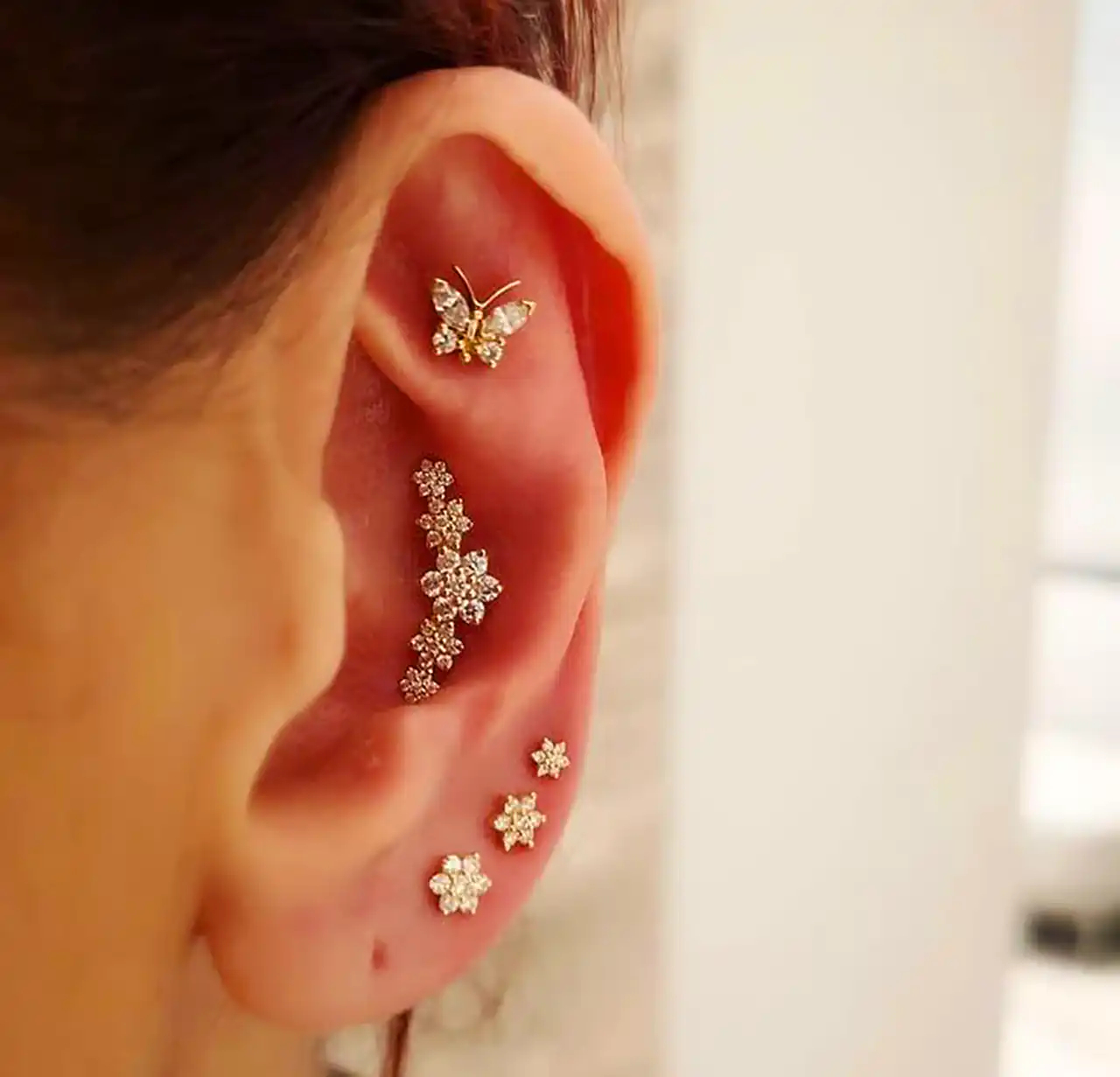 پیرسینگ گوش رنگ ثابت