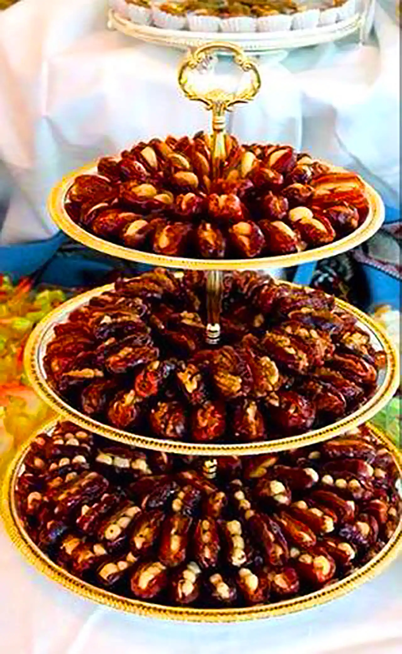 سرو خرما به عنوان دسر