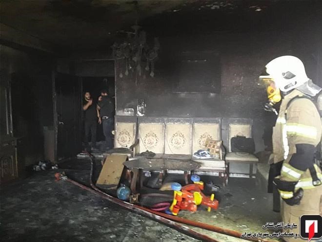 نجات مادر و ۲ کودک از میان آتش و دود 