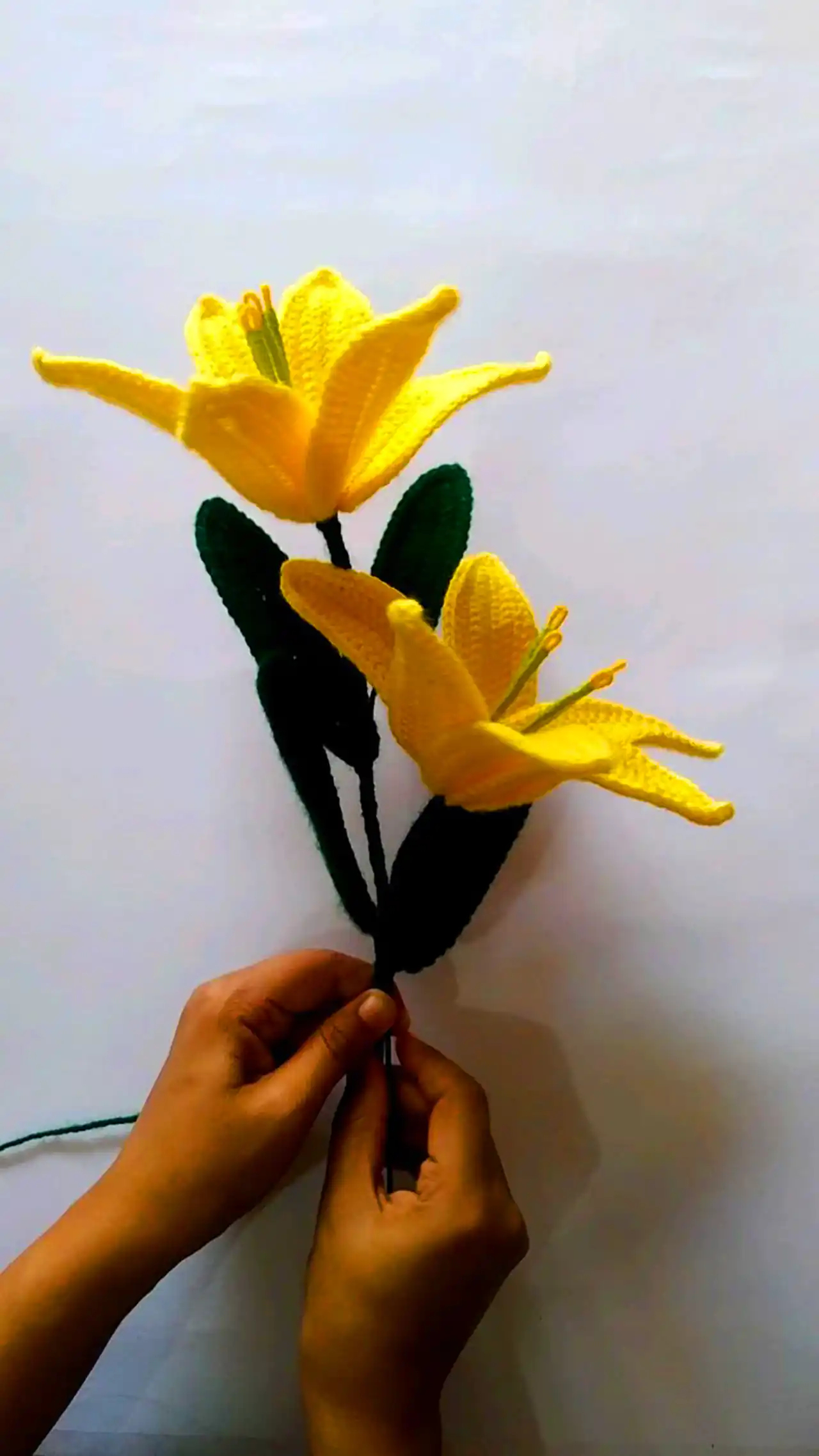 دسته گل تزئینی بافتنی