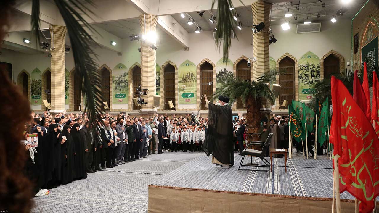 دیدار پیشکسوتان و فعالان دفاع مقدس و مقاومت با رهبر انقلاب