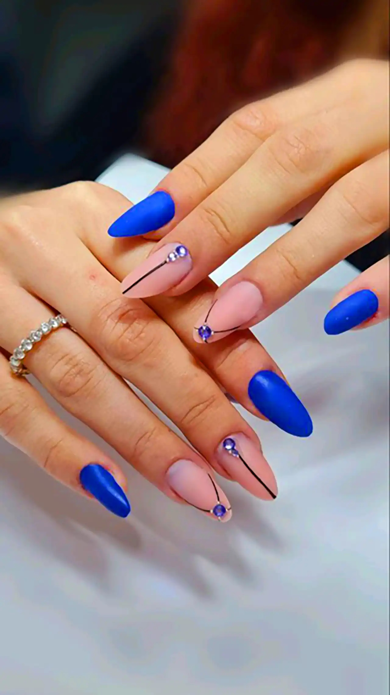 طرح ناخن شیک آبی کاربنی 