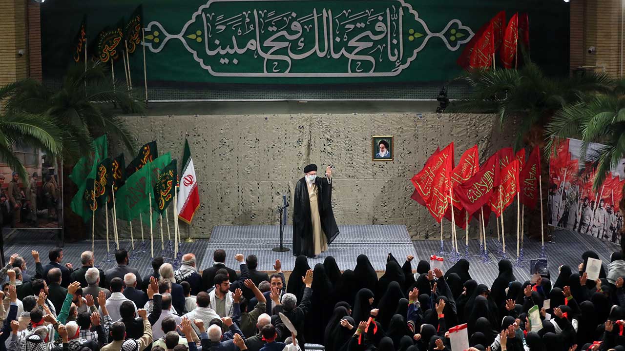 دیدار پیشکسوتان و فعالان دفاع مقدس و مقاومت با رهبر انقلاب