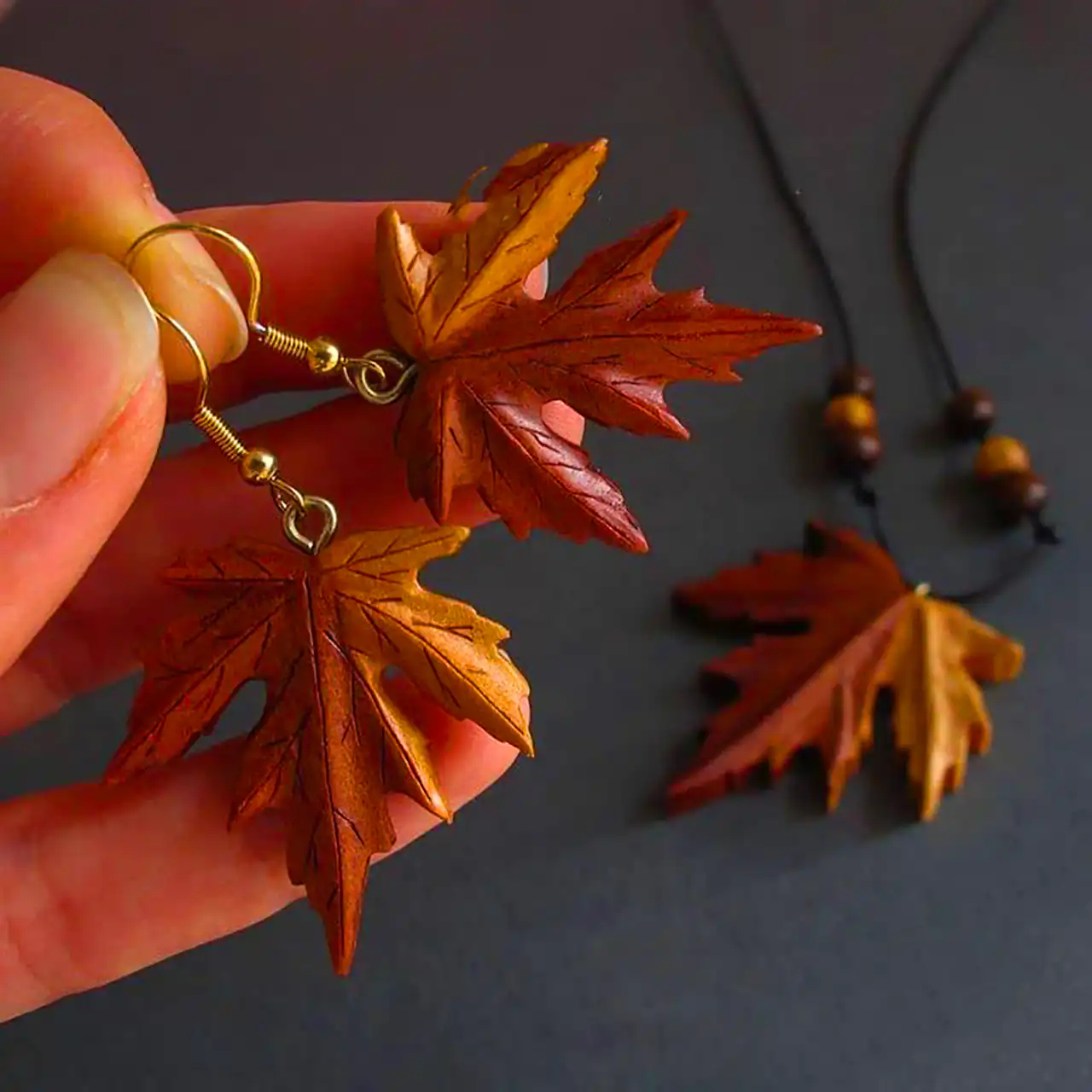 گوشواره چوبی طرح برگ