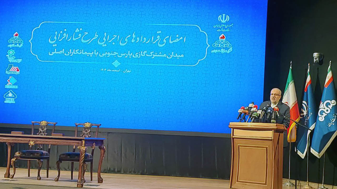 مراسم امضای قراردادهای مربوط به طرح فشار افزایی میدان مشترک گازی پارس جنوبی