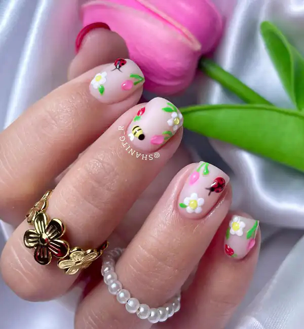 طراحی ناخن کفشدوزک