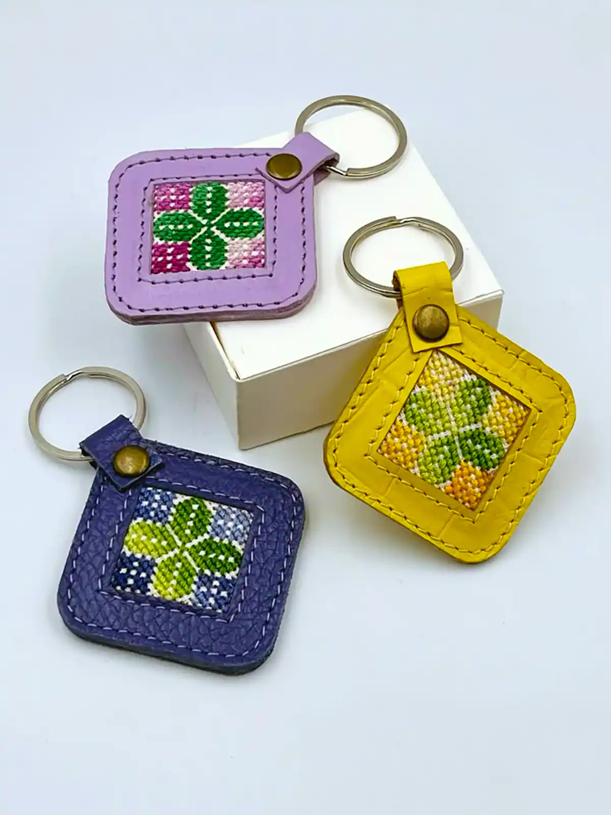 آویز دستساز کیوت