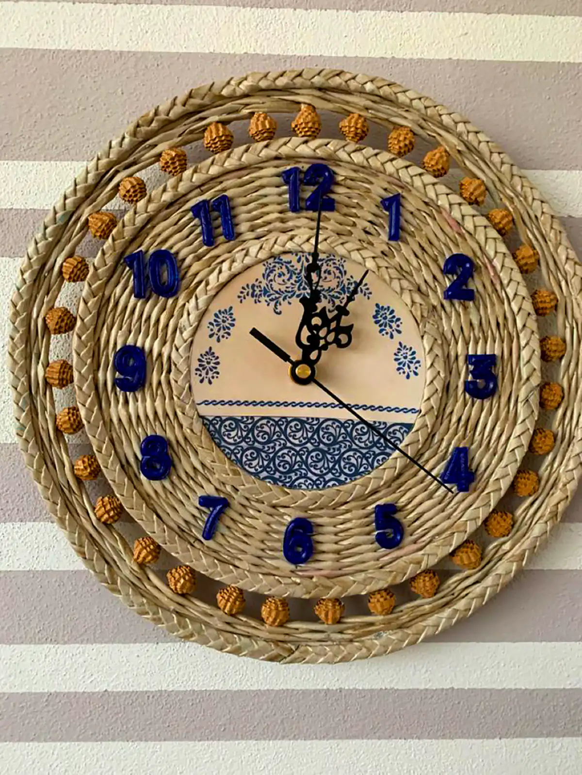 ساعت دیواری کنفی 