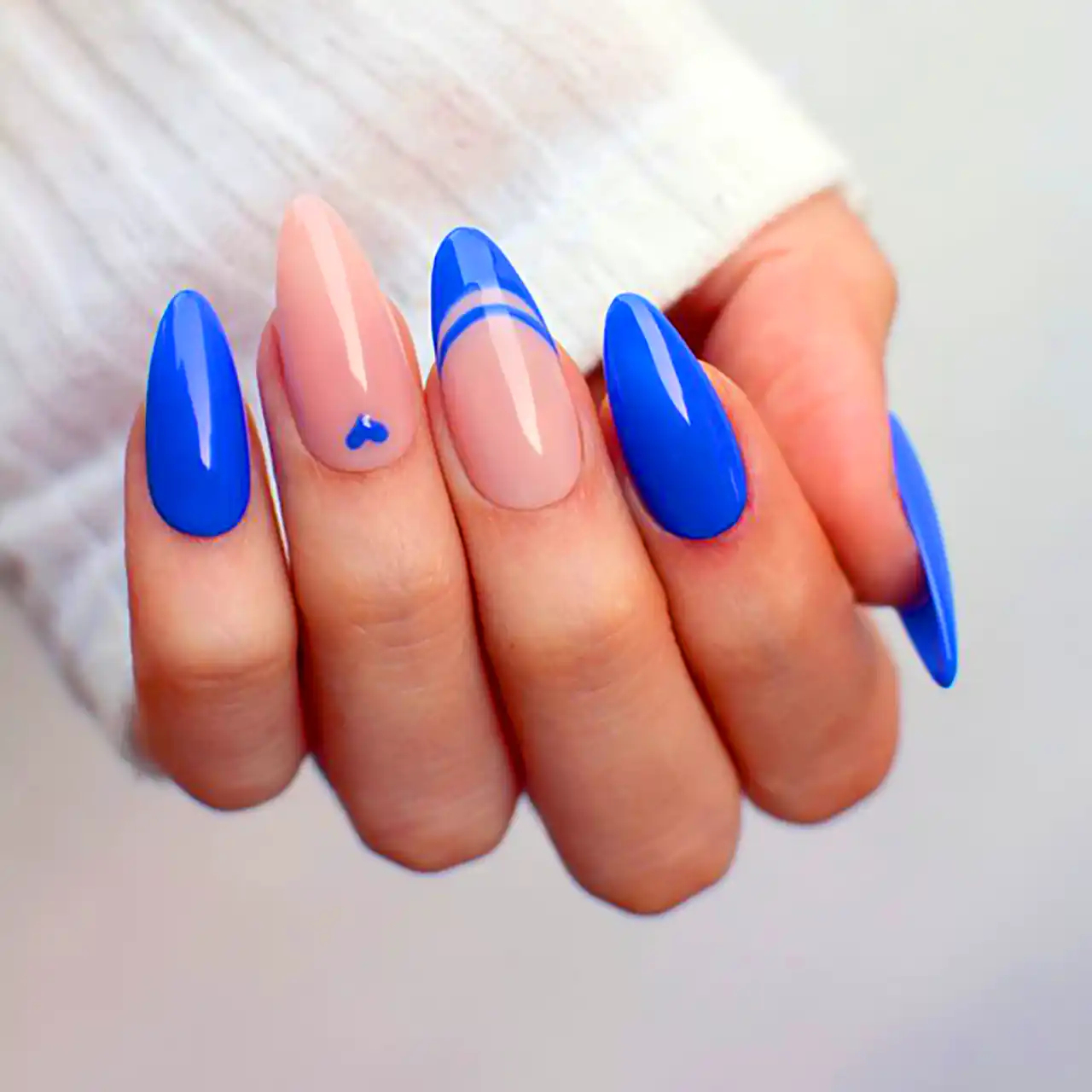 طرح ناخن شیک آبی کاربنی 