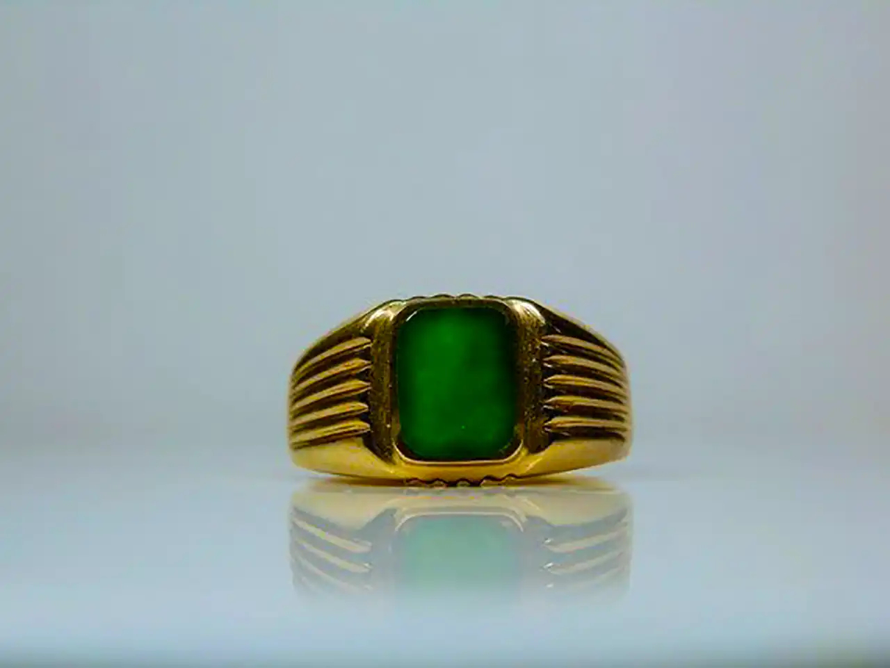 انگشتر طلای نگین سبز