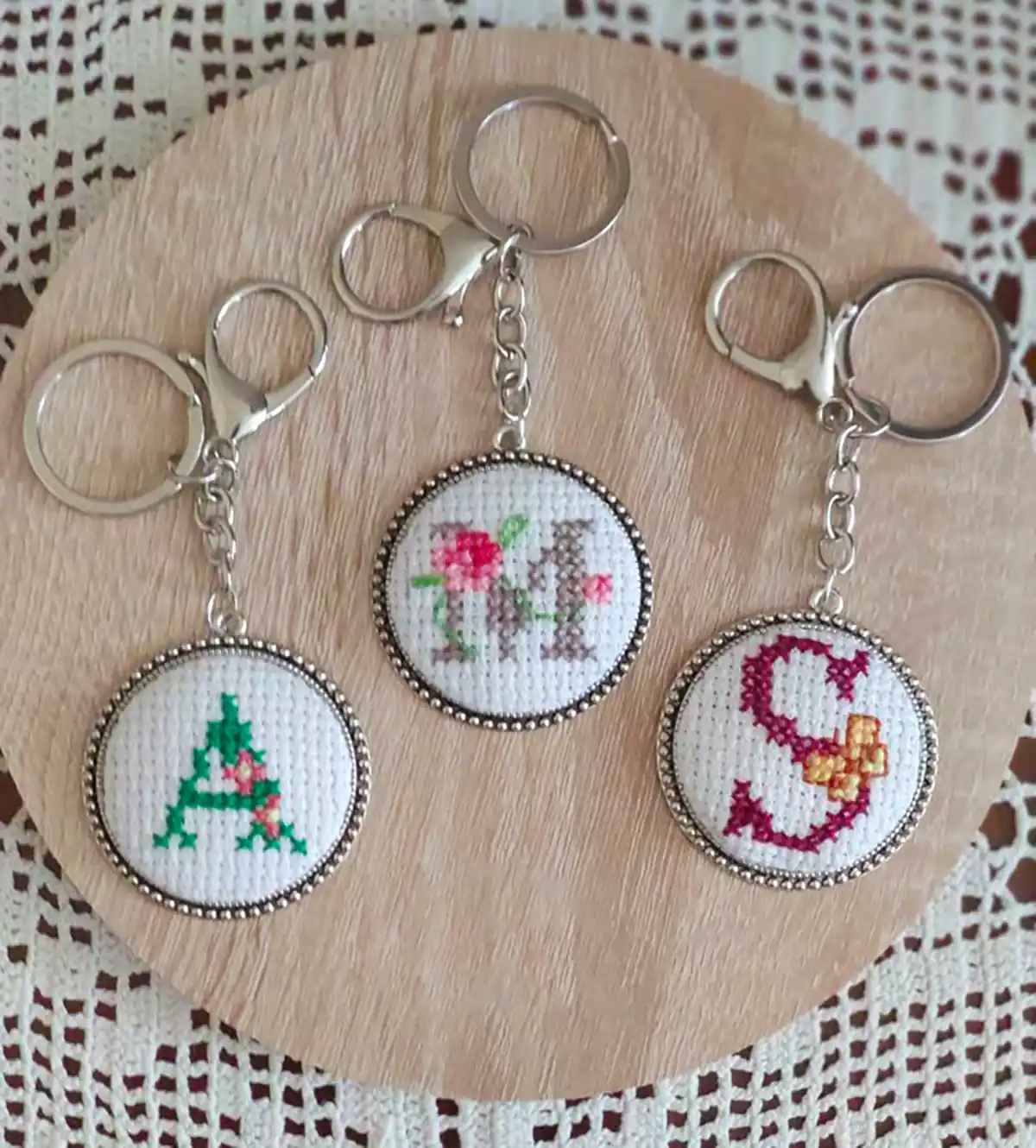 آویز دستساز کیوت