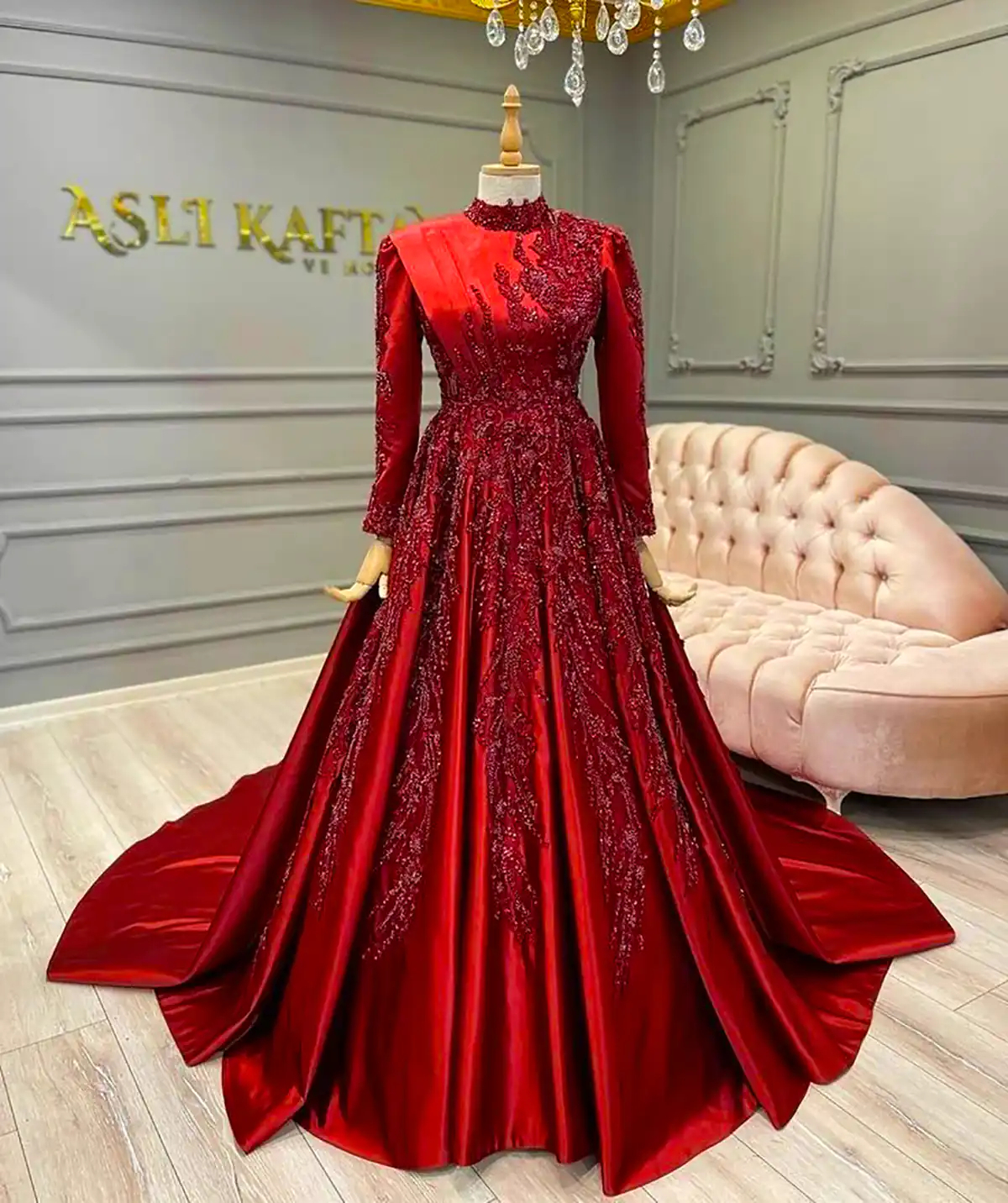 پیراهن مجلسی پوشیده