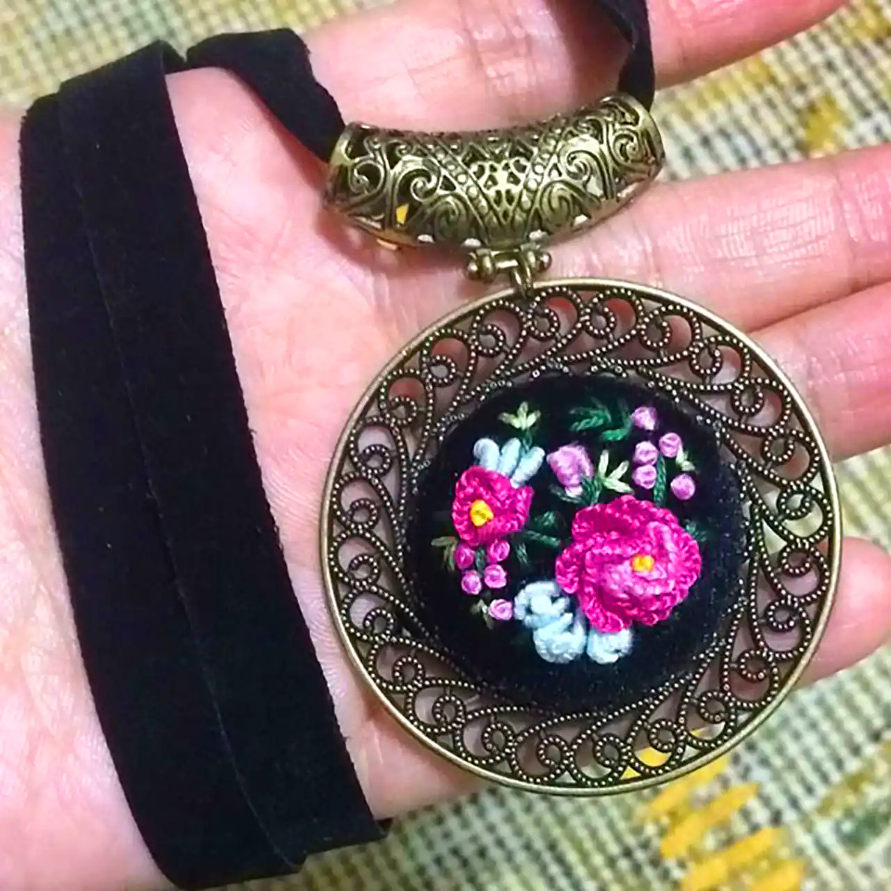 گردنبند گلدوزی شده شیک