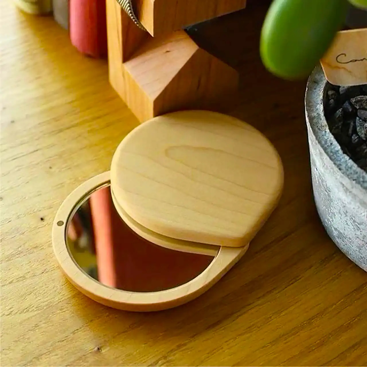 آینه دستی چوبی