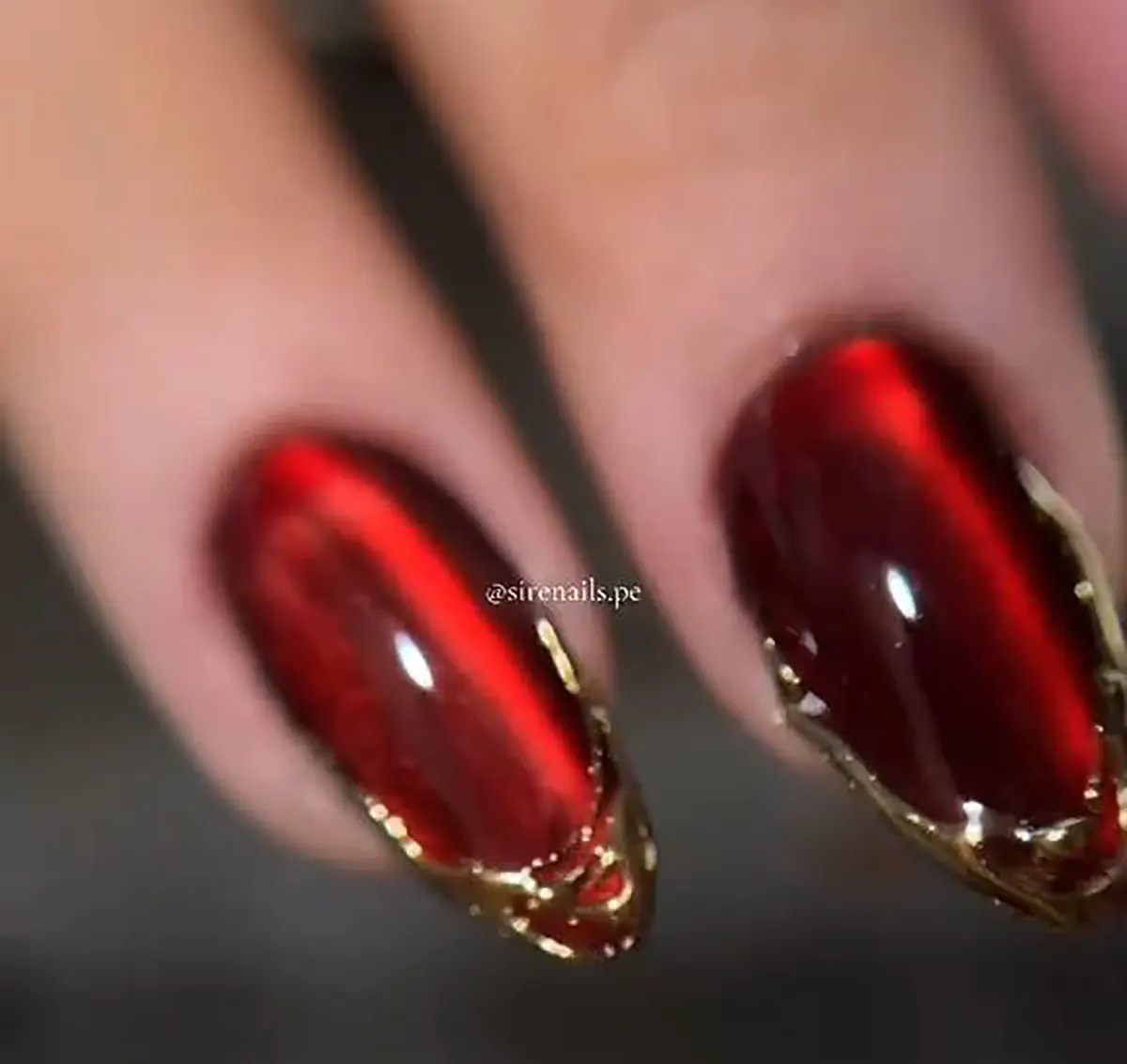 کاشت ناخن قرمز شیک