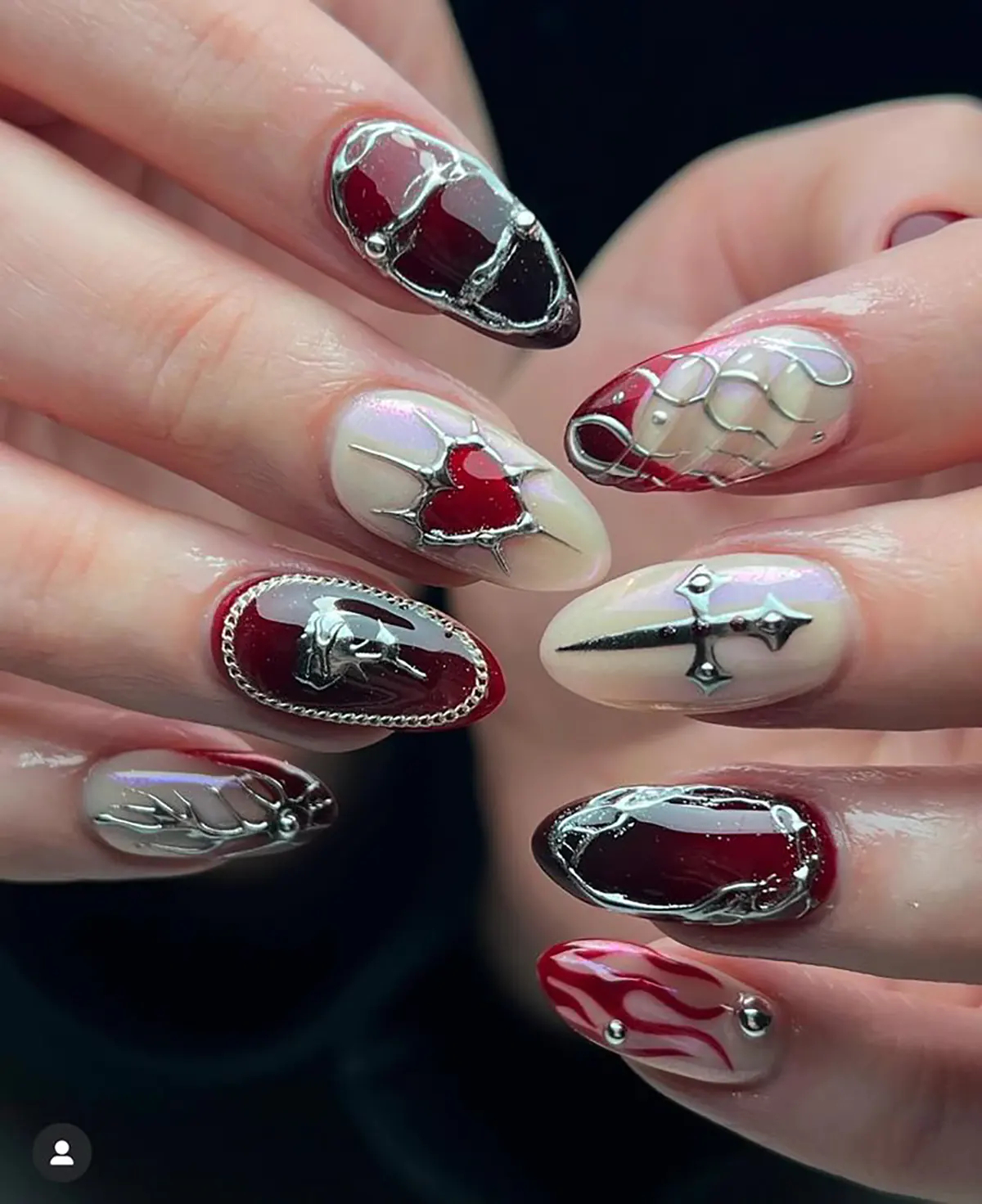 کاشت ناخن قرمز شاین دار