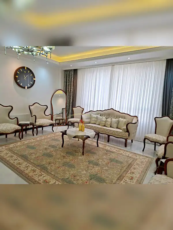 ایده چیدن مبل جلوی پرده پذیرایی